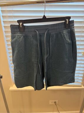 lululemon athletica Men's Textured Drawstring Shorts - Slate Blue